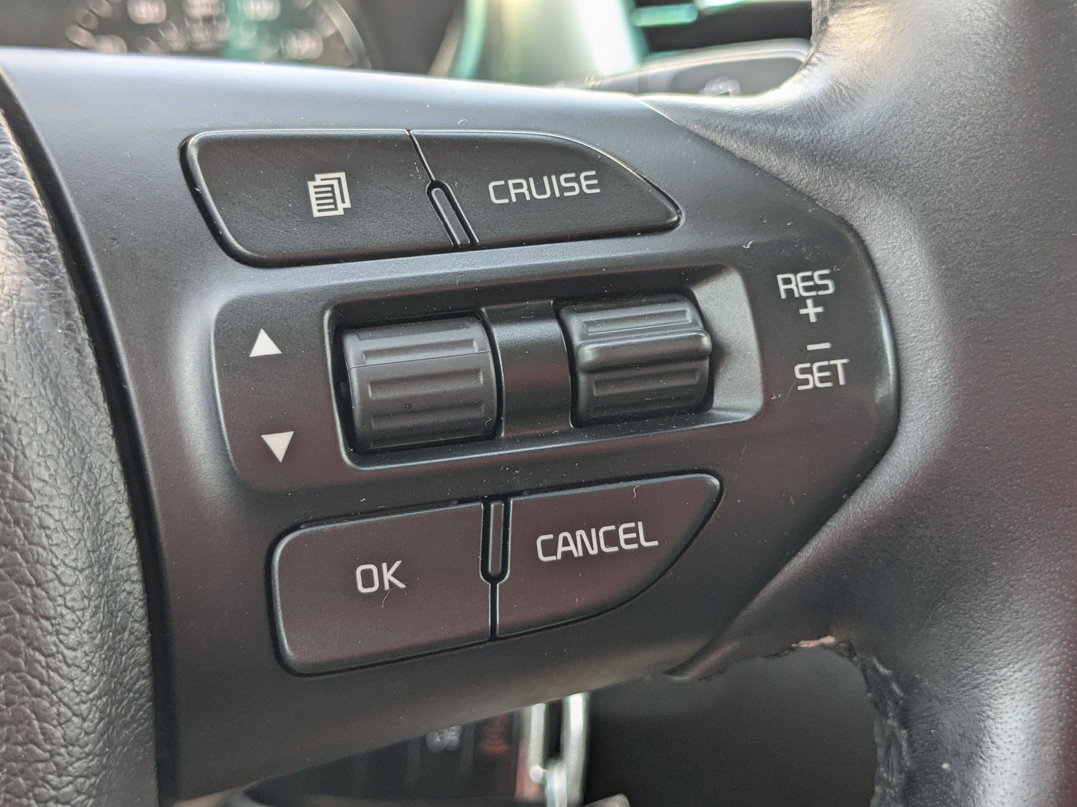 Used 2018 Snow White Pearl Kia LX image 18