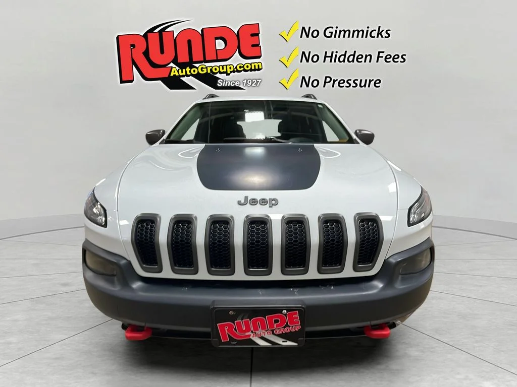 Used 2016 Bright White Clearcoat Jeep Trailhawk image 9