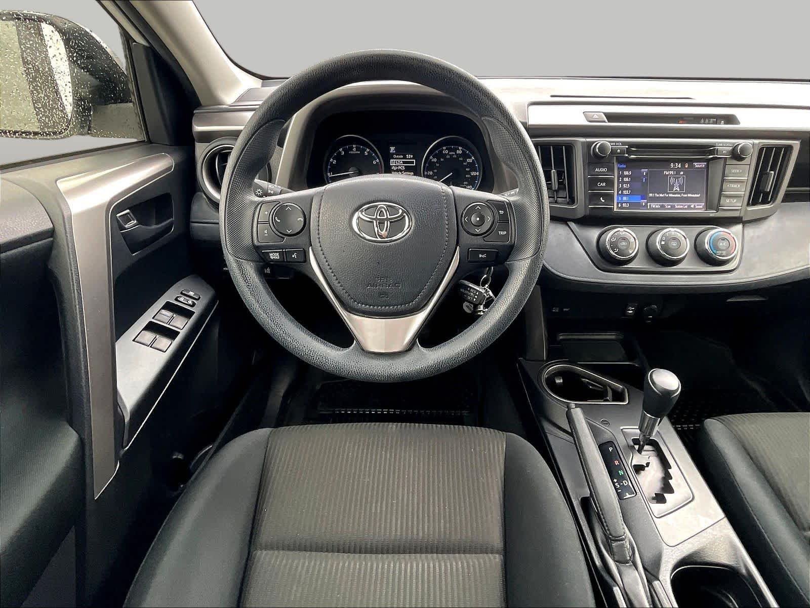2017 Toyota RAV4 LE - Photo 10