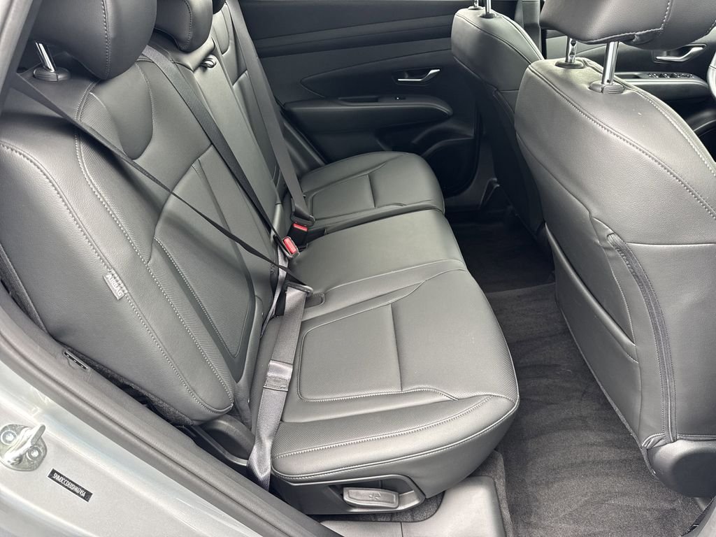 Used 2025 Silver Hyundai SEL Convenience image 15