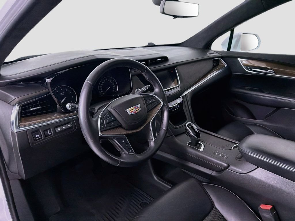 Used 2018 Crystal White Tricoat Cadillac AWD 4dr Platinum image 9