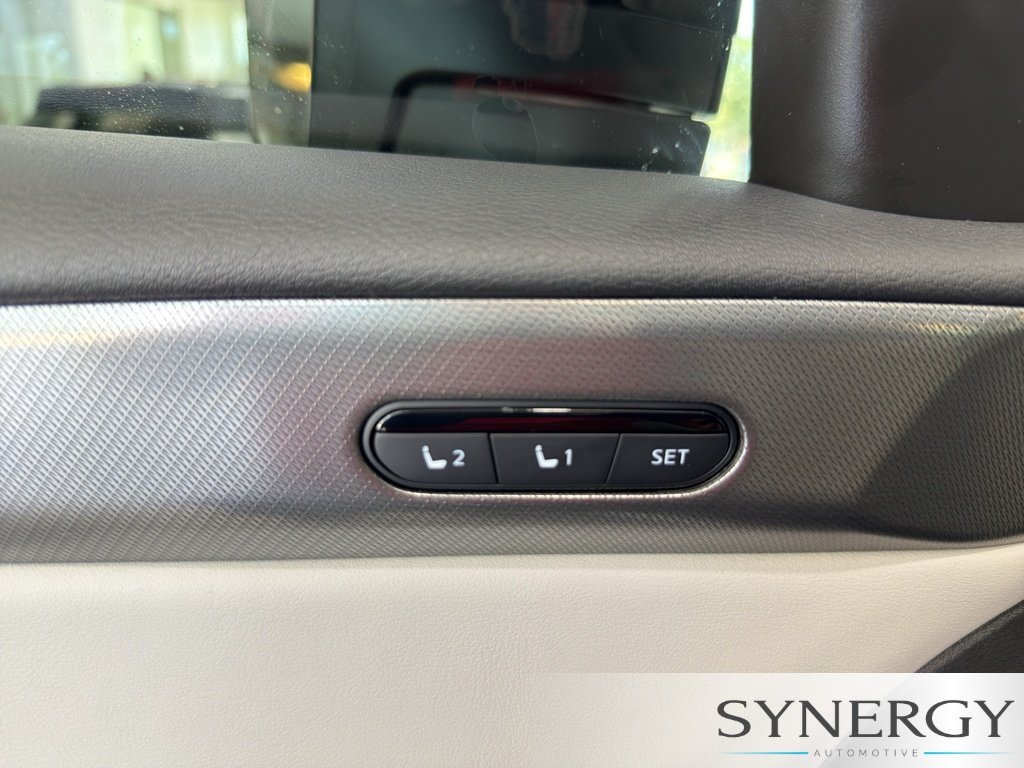 New 2027 RADIANT WHITE INFINITI Luxe AWD image 23