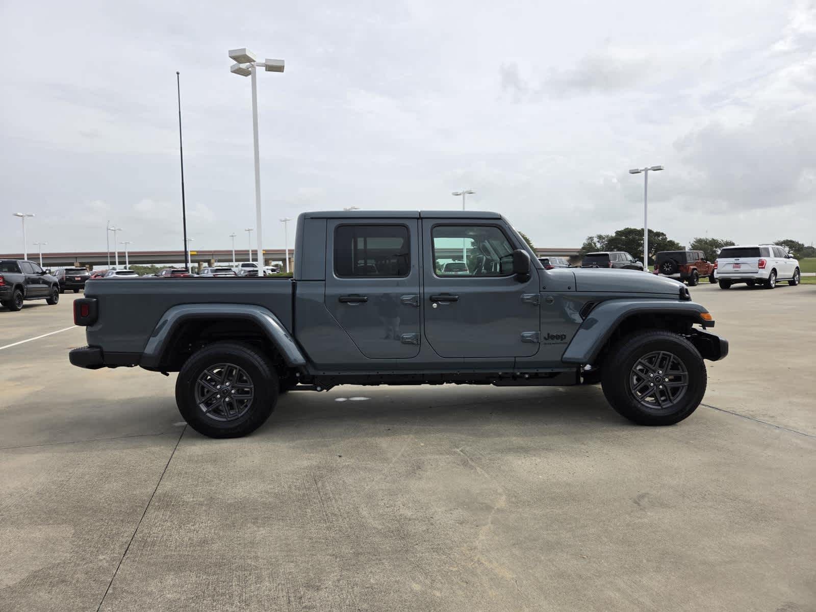 New 2026 Anvil Clear-Coat Exterior Paint Jeep Sport S image 6