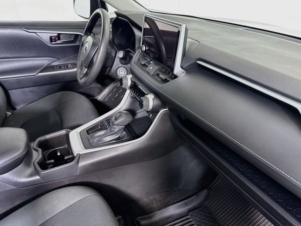 Used 2025 Silver Sky Metallic Toyota LE image 27