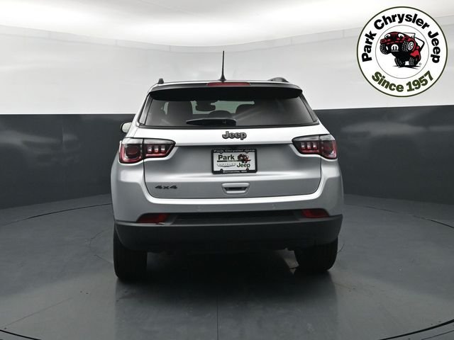 New 2026 Silver Zynith Metallic Clear-Coat Exterior Paint Jeep Limited image 5