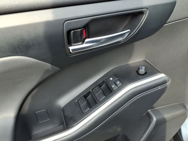 Used 2022  Toyota XLE image 12