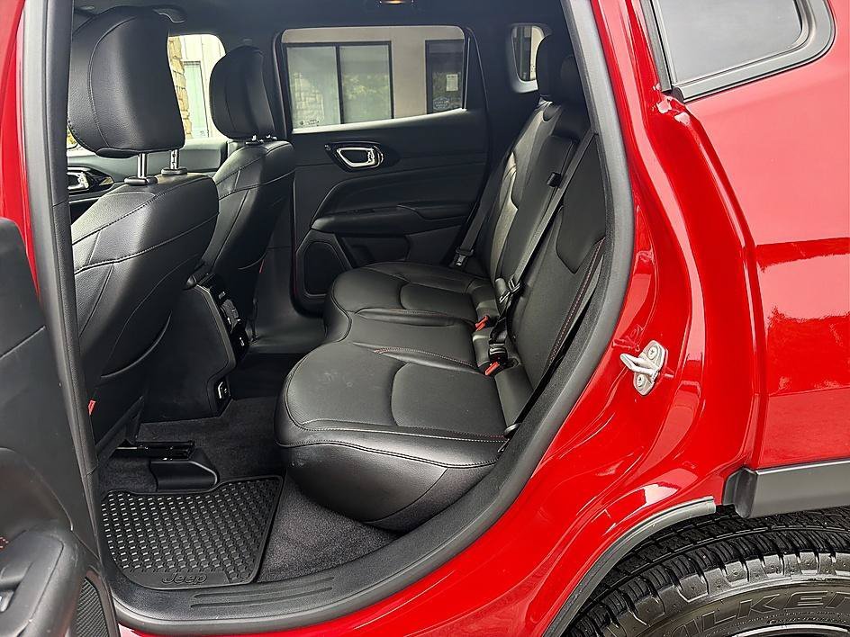 Used 2023 Redline Pearlcoat Jeep Trailhawk image 12