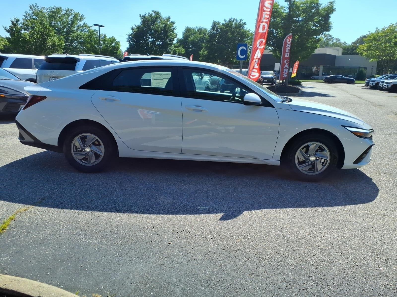 New 2026 WHITE HYUNDAI SE image 5