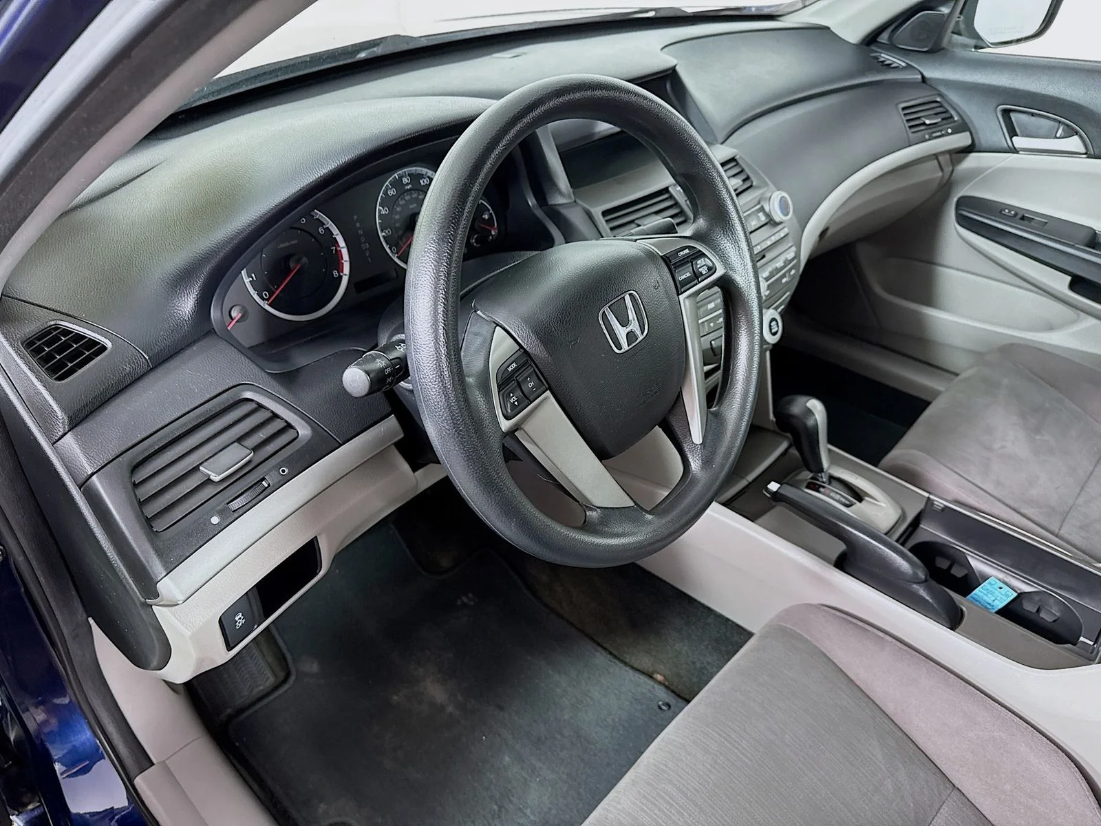 Used 2011 Blue Honda LX image 9