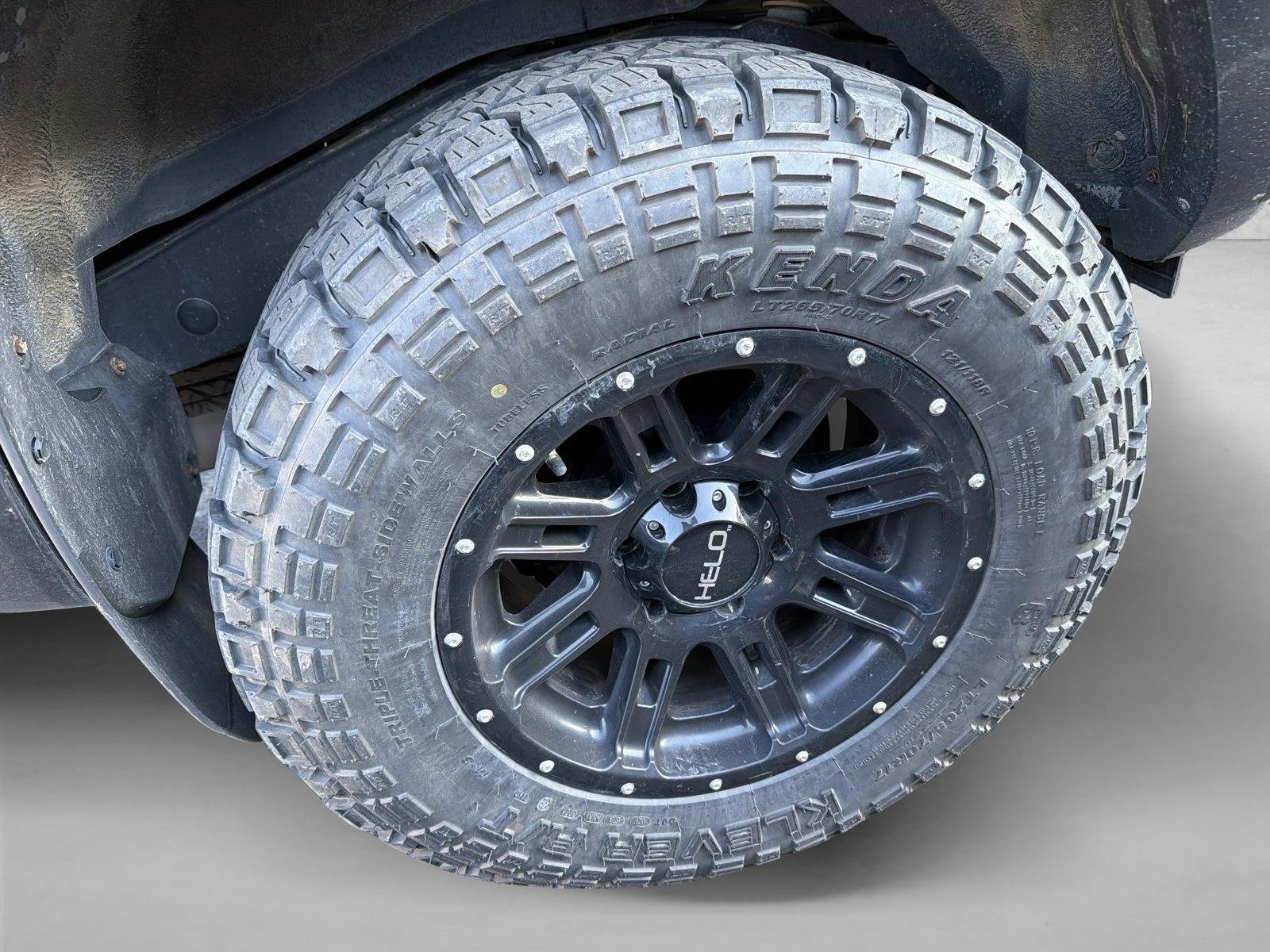 Used 2016 Midnight Black Metallic Toyota SR5 image 9