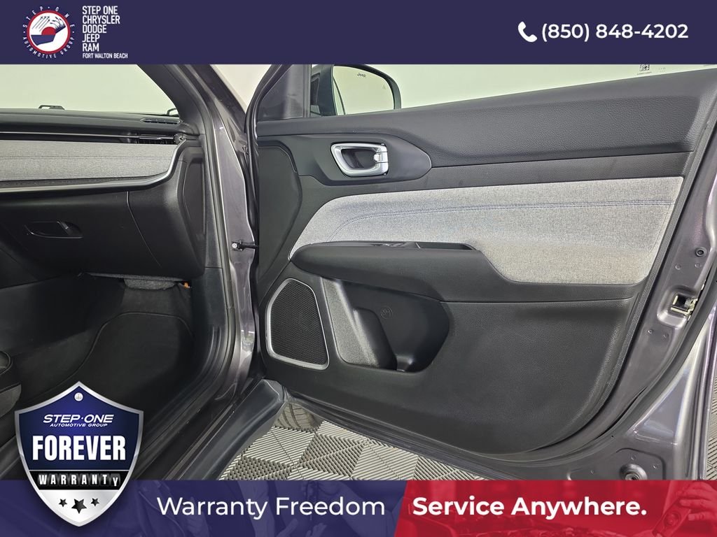 Used 2024 Gray Jeep Latitude image 31