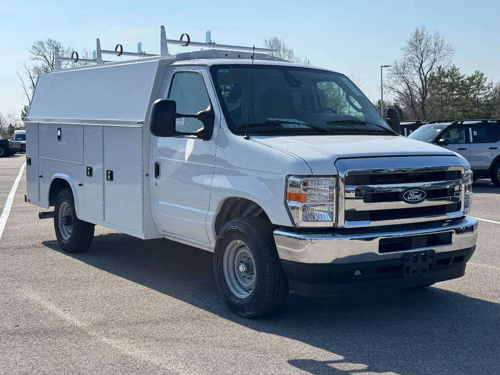 2026 Ford E-Series SRW E-350 Super Duty 138 in WB's photo