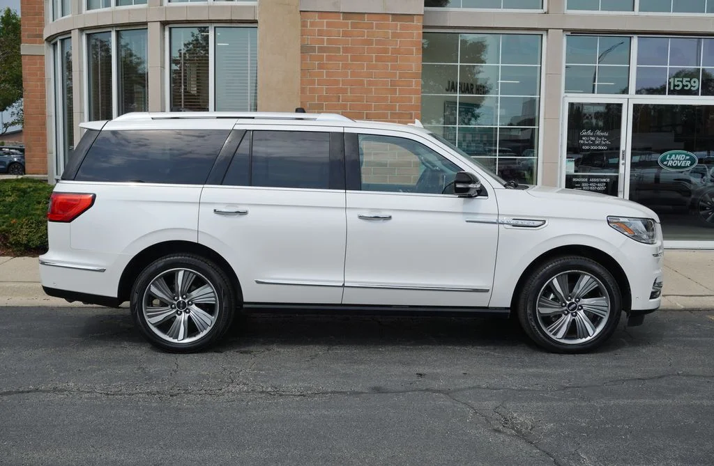 Used 2018 White Lincoln Reserve image 6