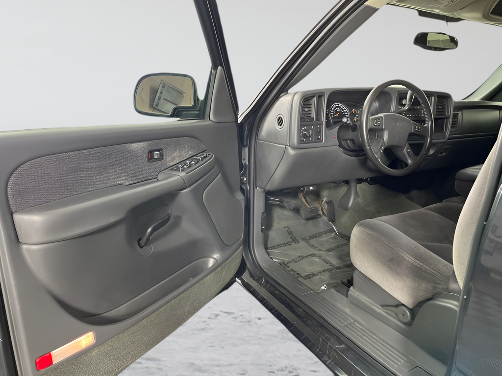 Used 2003 Carbon Metallic GMC SLE image 9