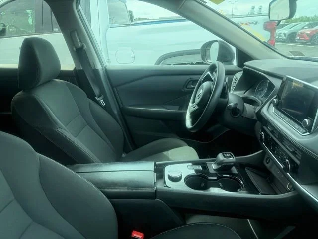 Used 2024 White Nissan S image 4