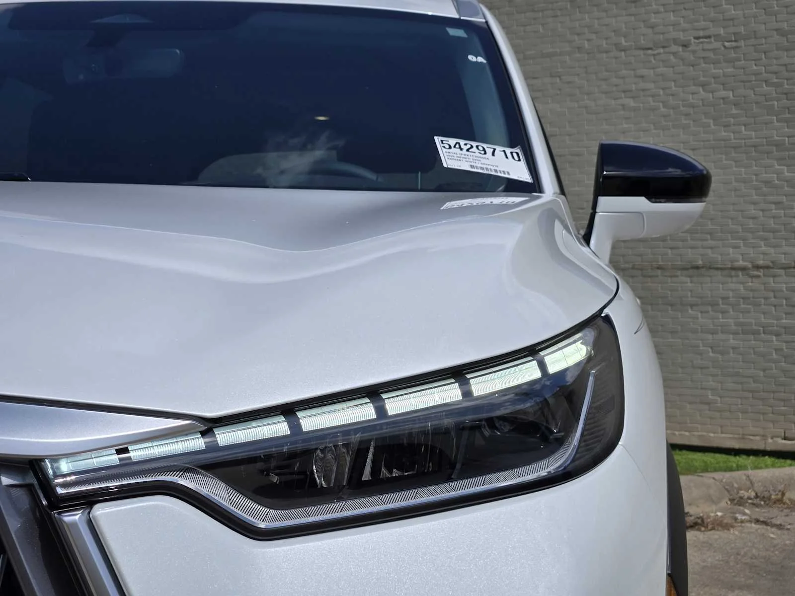 New 2026 RADIANT WHITE INFINITI Luxe FWD image 5