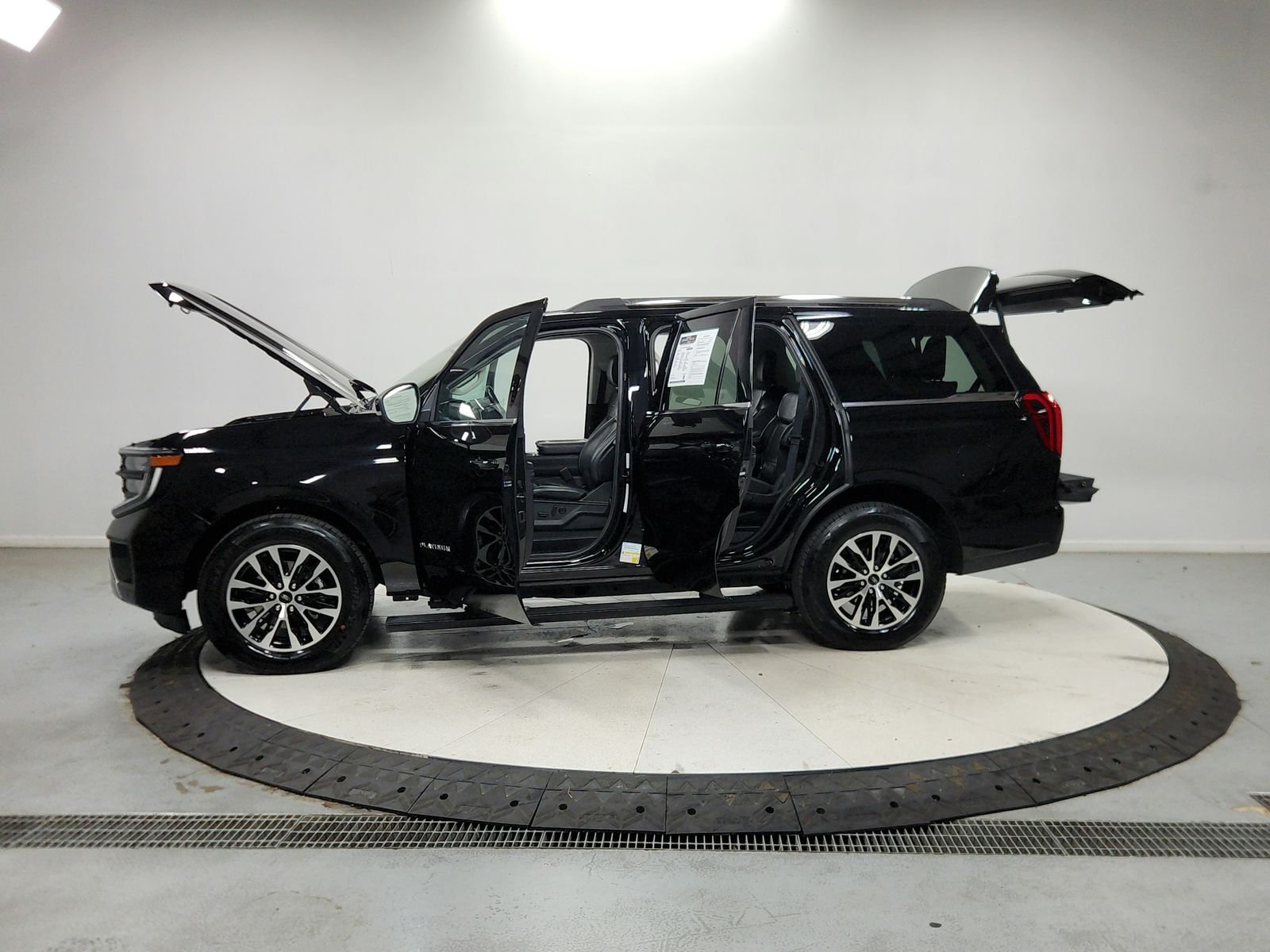 Used 2025 Agate Black Ford Platinum image 13