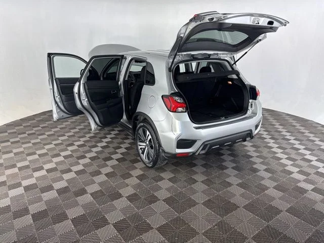 Used 2023  Mitsubishi 2.0 SE image 16