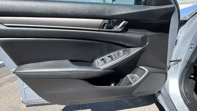 Used 2021 Silver Honda LX image 18