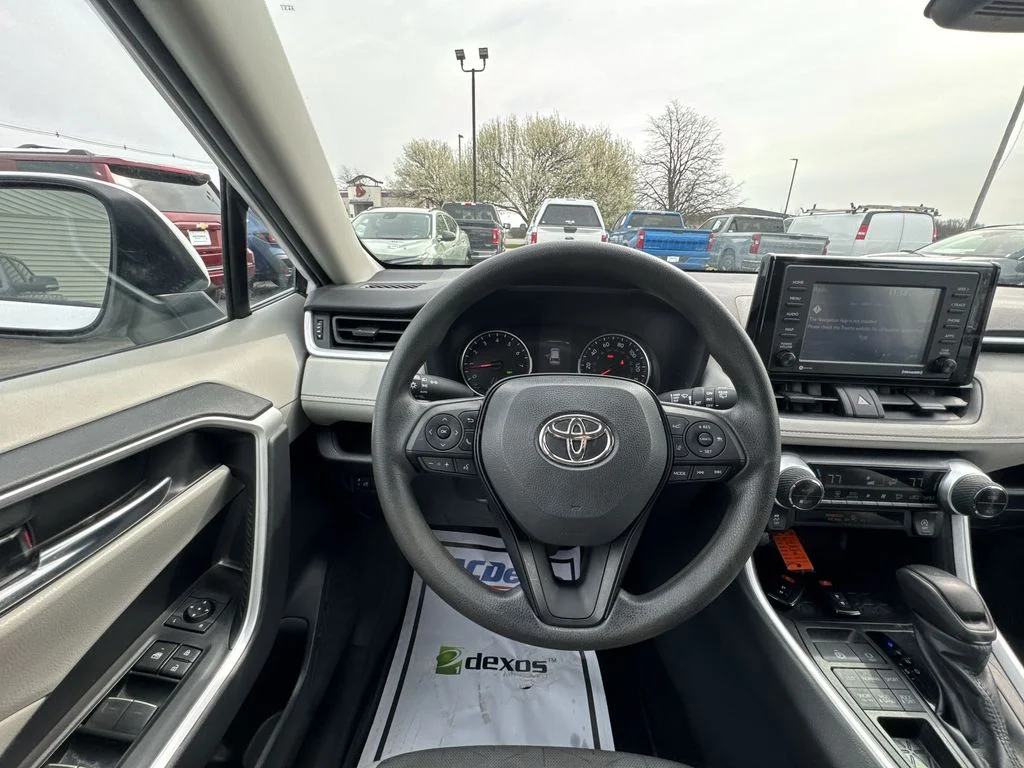 Used 2022 White Toyota XLE image 16