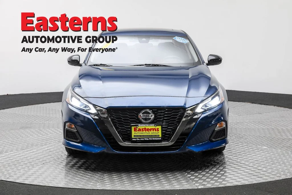 Used 2021 Blue Nissan 2.5 SR image 2