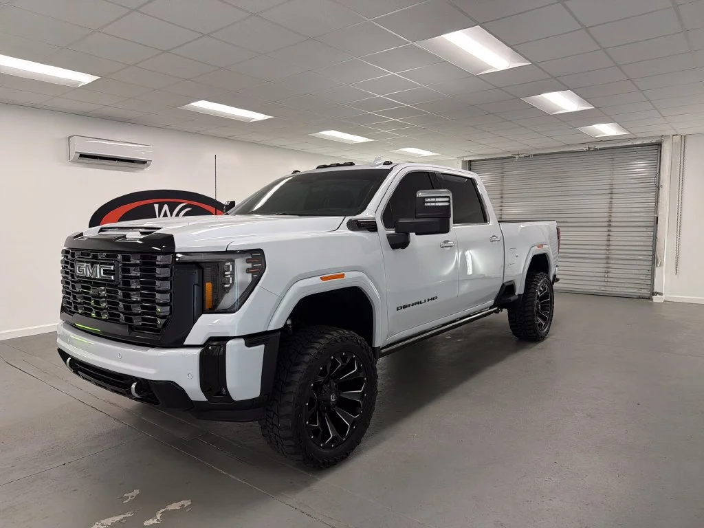 Used 2026 Glacier White Tricoat GMC Denali Ultimate image 3