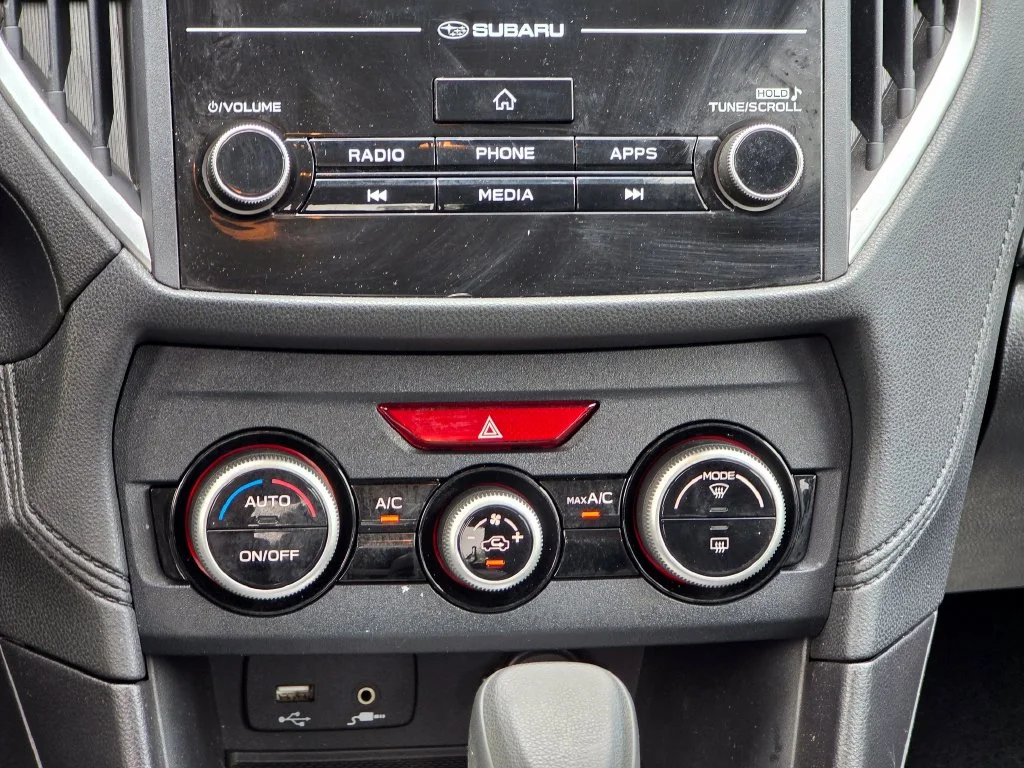 Used 2021 White Subaru Base image 33