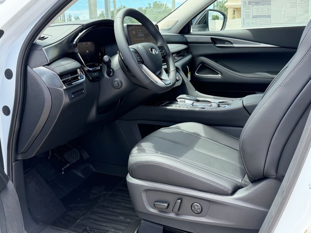 New 2027 RADIANT WHITE INFINITI Luxe FWD image 13