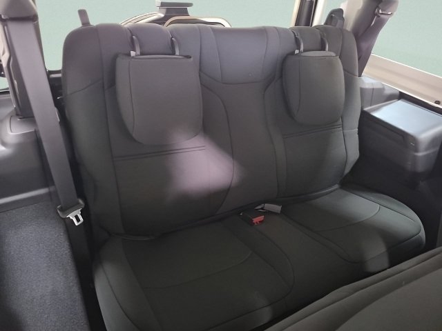 Used 2025 Granite Crystal Metallic Clearcoat Jeep Sport S image 13