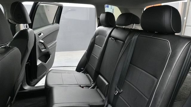 Used 2021 Black Volkswagen 2.0T SE image 21