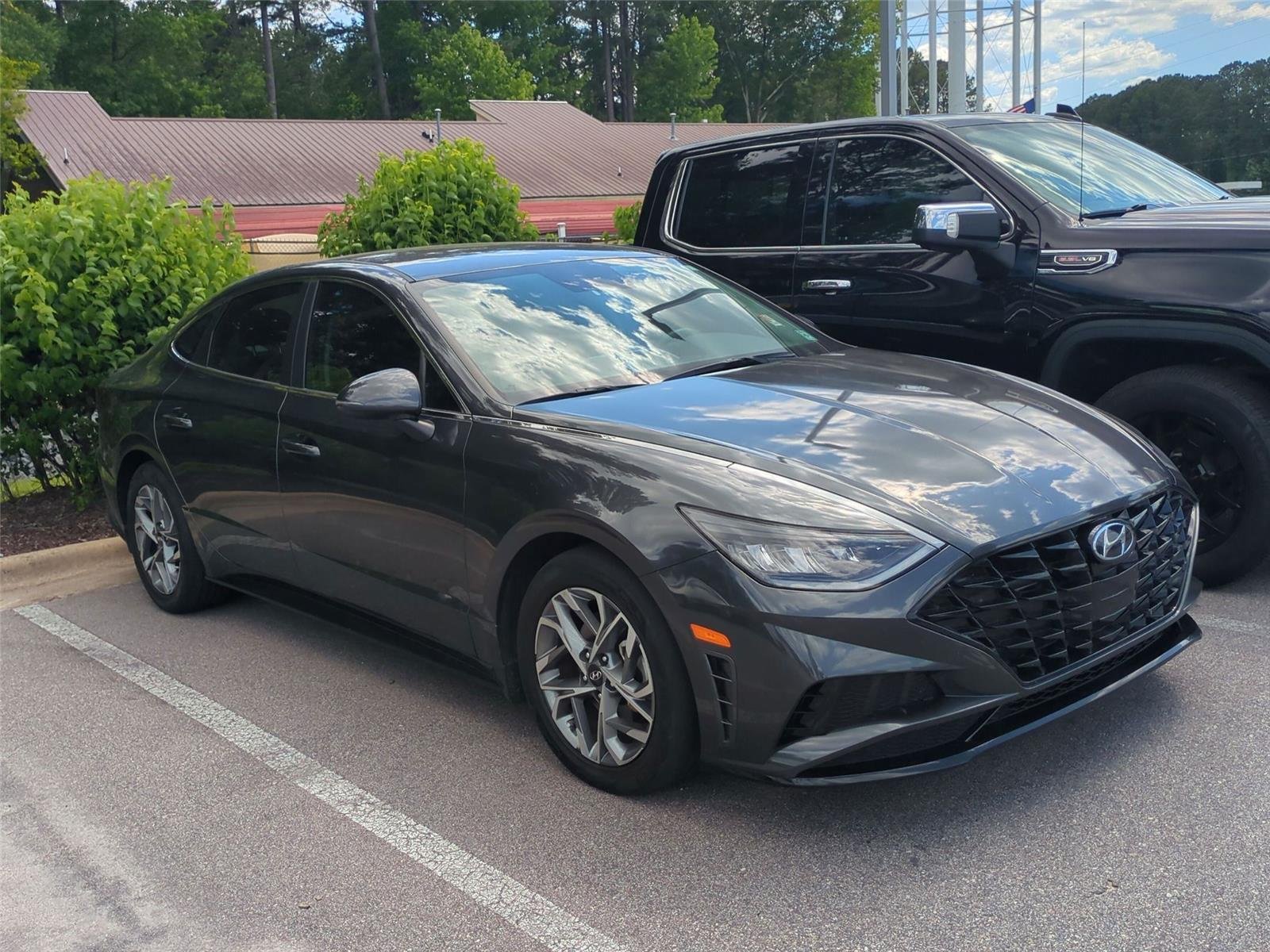 Used 2022 Portofino Gray Hyundai SEL image 3