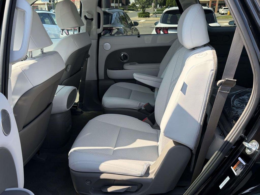 New 2026 Abyss Black Hyundai SEL 7P image 14