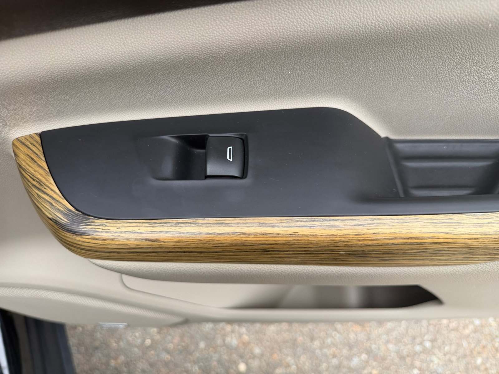 Used 2017 Ebony Twilight Metallic GMC Denali image 34