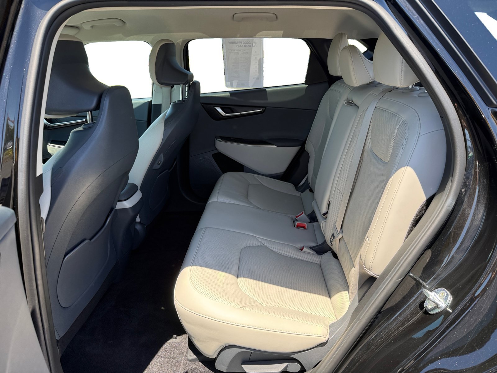 Used 2022 Aurora Black Kia Wind image 16