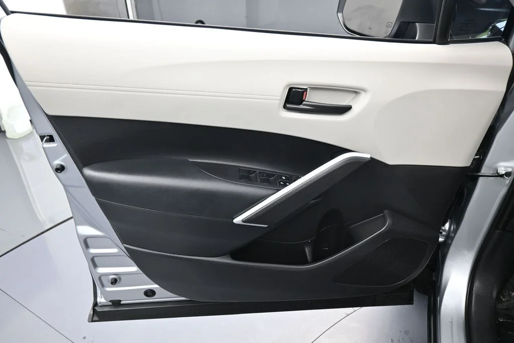 2026 Toyota Corolla Cross L - Photo 12