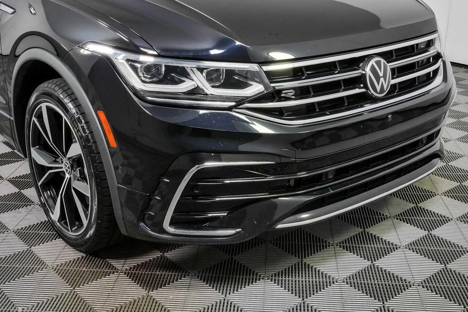 Certified Used 2023 Deep Black Pearl Volkswagen SEL R-Line image 38