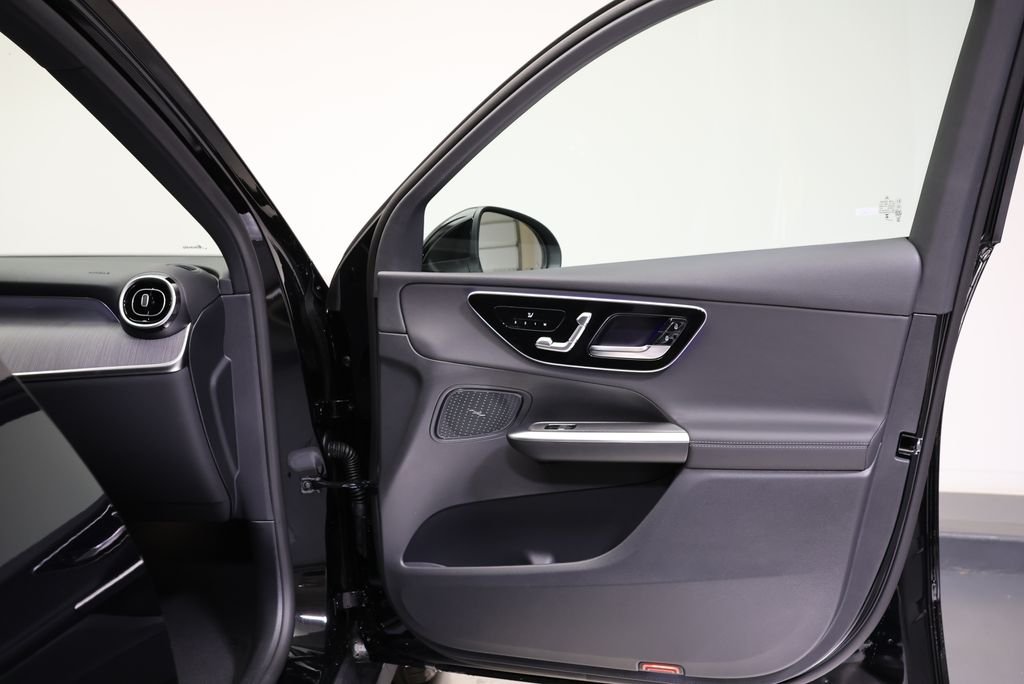 Used 2026 Black Mercedes-Benz GLC 300 image 44