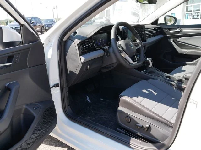 2025 Volkswagen Jetta SE - Photo 7