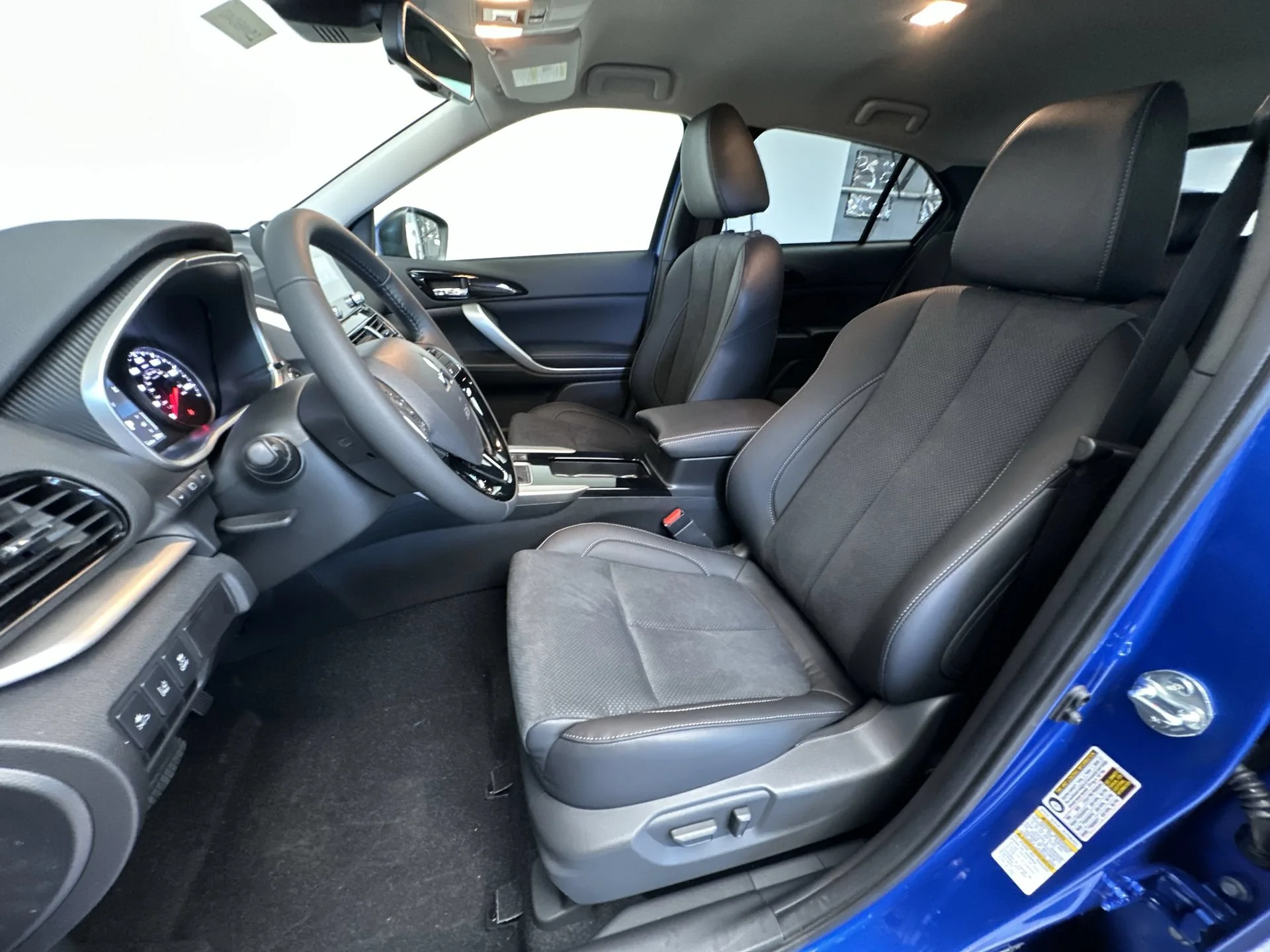 New 2026 Lightning Blue Metallic Mitsubishi SE image 12