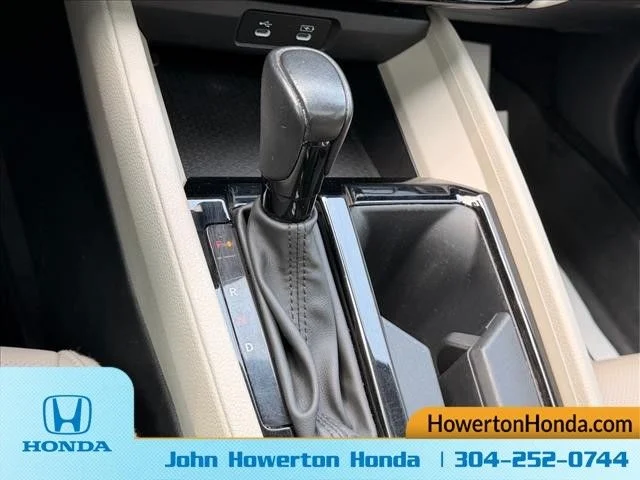Used 2023 White Honda EX-L image 24
