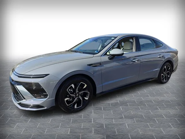 Used 2025 Blue Hyundai SEL image 3