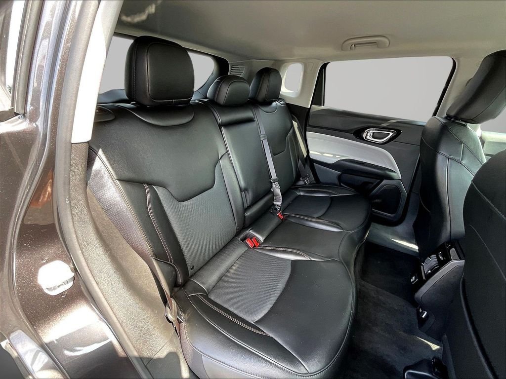 Used 2022 Gray Jeep Limited image 29