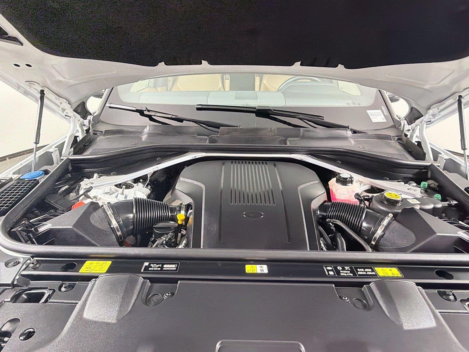Certified Used 2024 Fuji White Land Rover SE image 31