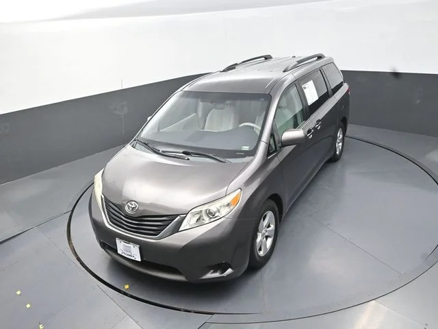 Used 2013 Gray Toyota LE image 14