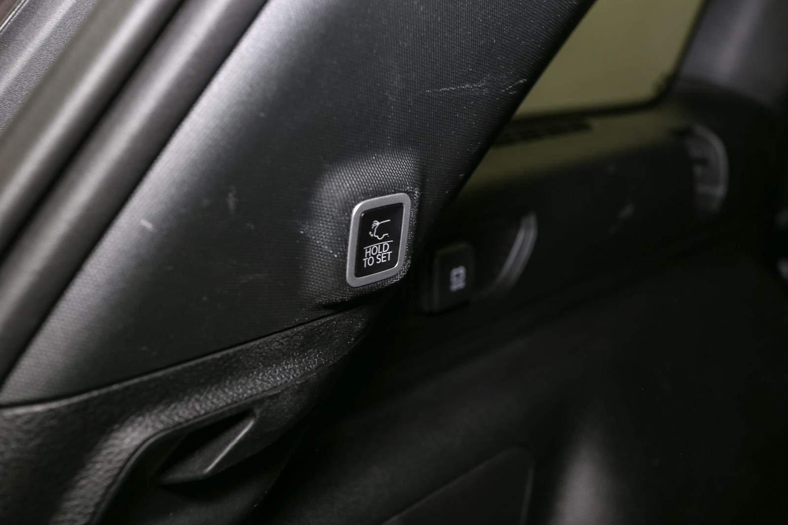 Used 2024 Velvet Red Pearlcoat Jeep LIMI image 13