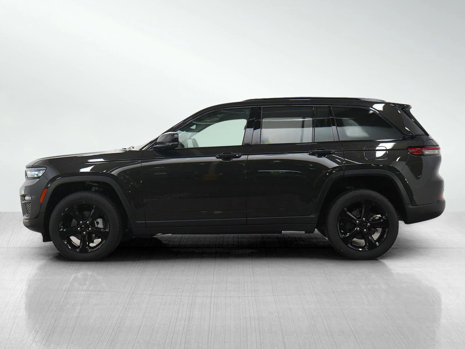 Used 2024 Jeep Grand Cherokee Limited with VIN 1C4RJHBG8R8944382 for sale in Hopkins, Minnesota