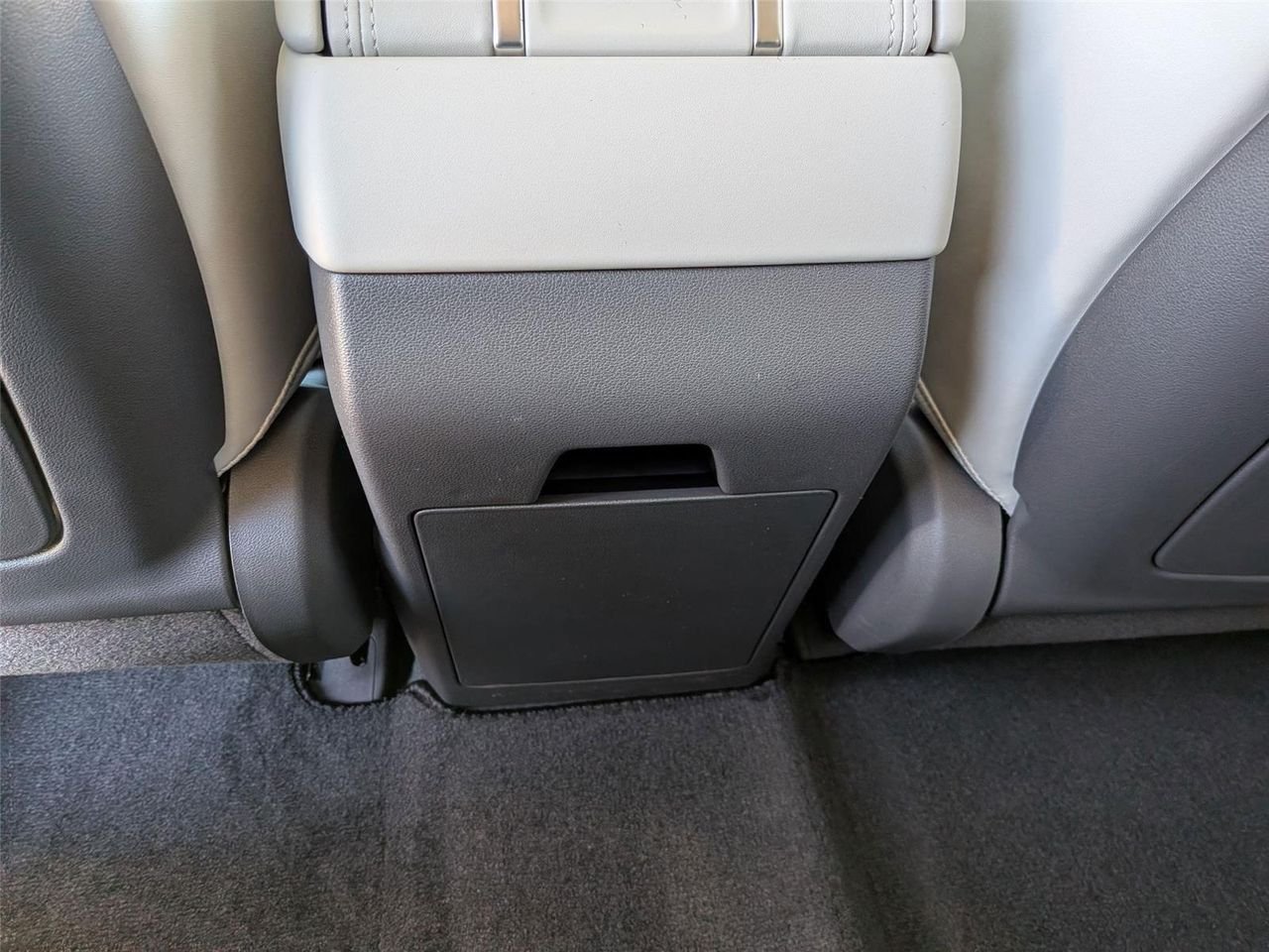 New 2026 Shimmering Silver Hyundai SEL image 30