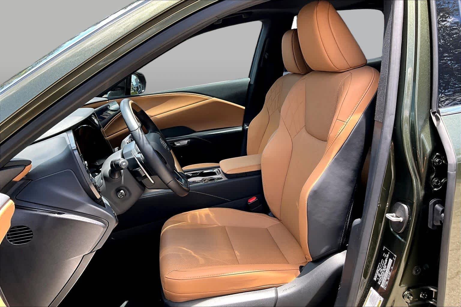 Used 2026 Nori Green Pearl Lexus Premium image 8