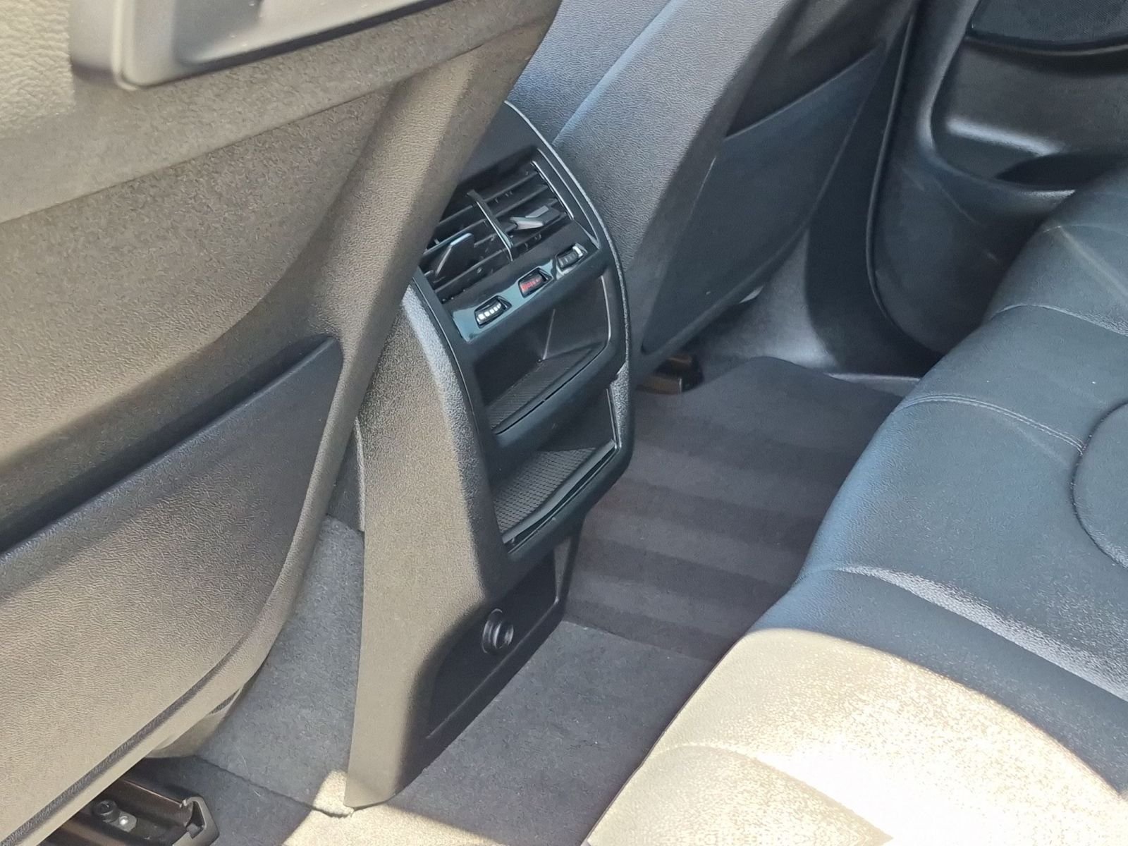 Used 2020 Black BMW xDrive40i image 21