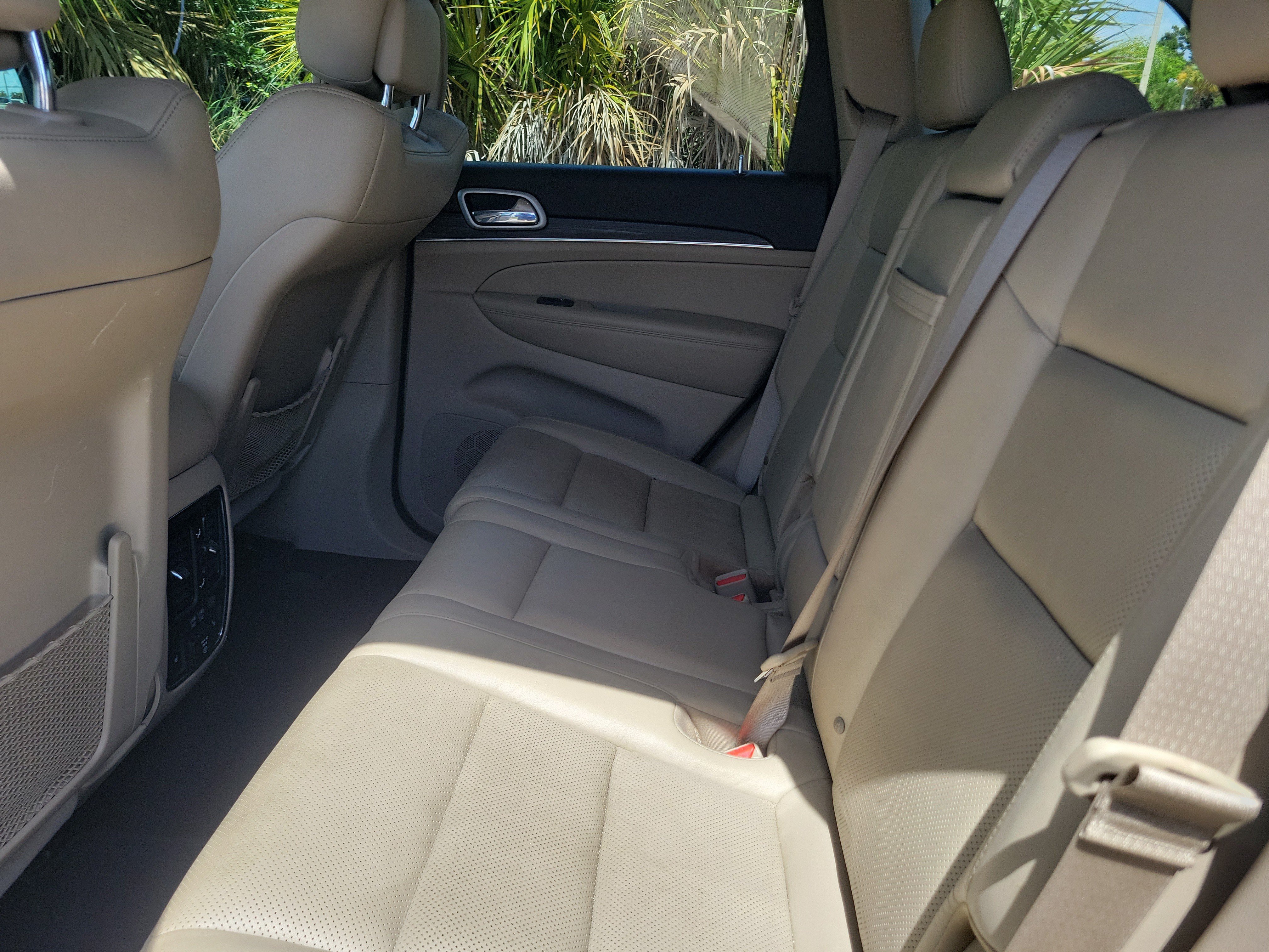 Used 2020 Billet Silver Metallic Clearcoat Jeep Limited image 10